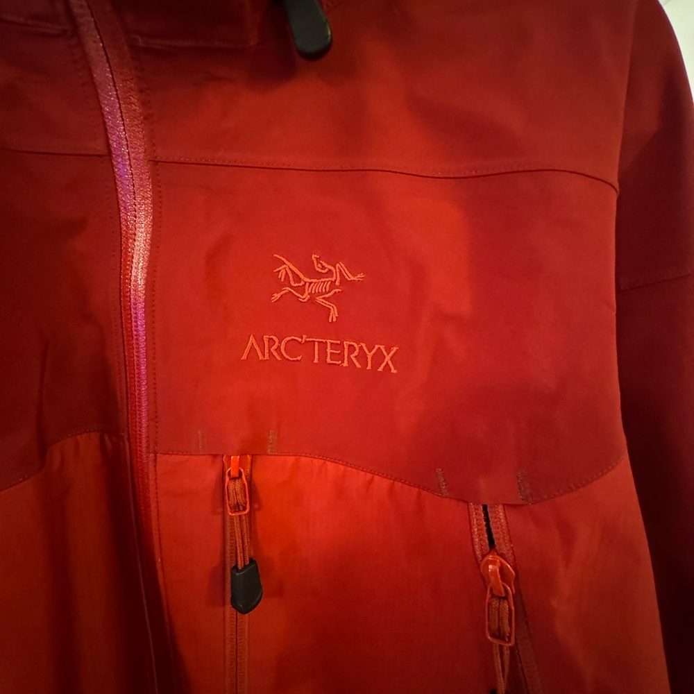Arc'teryx Versatile Black Alpha Jacket - image 8